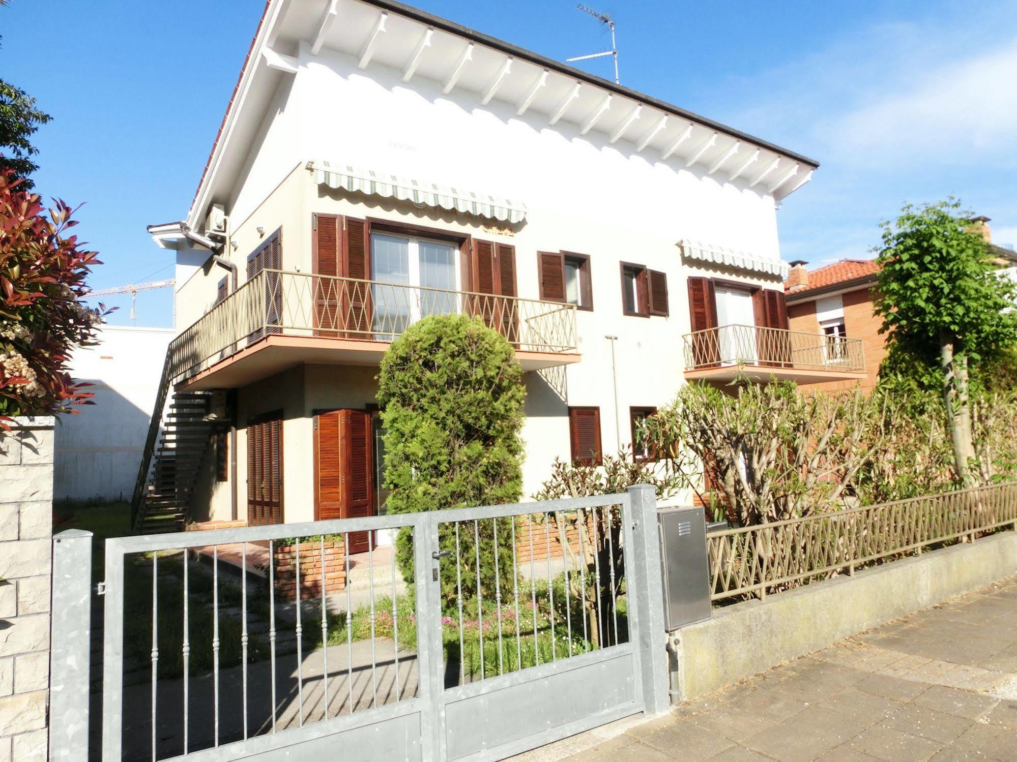 Letizia Apartment Lignano Sabbiadoro Ngoại thất bức ảnh